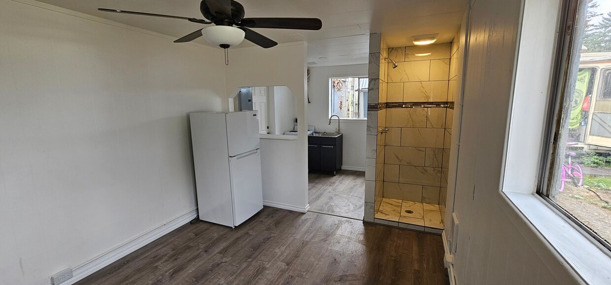 Studio Area - 5541 NE 72nd Ave (Portland, OR)