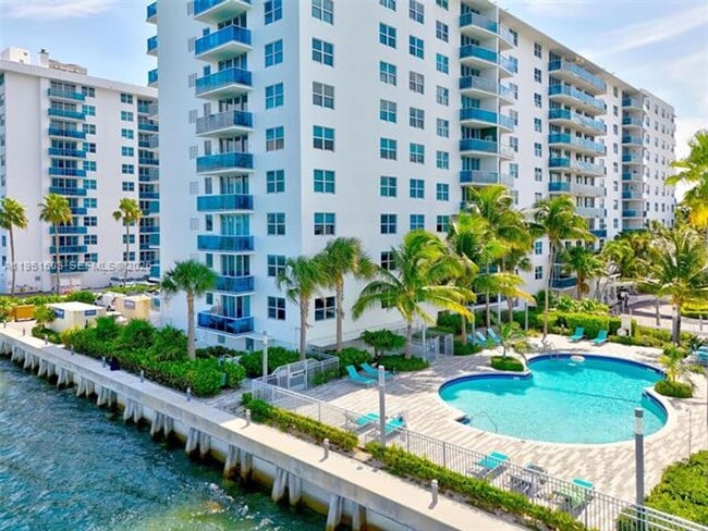 Building Photo - 7501 E Treasure Dr Unit 7501 E Treasure Dr  9EF