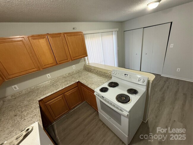 Photo - 628 7th Ave SW