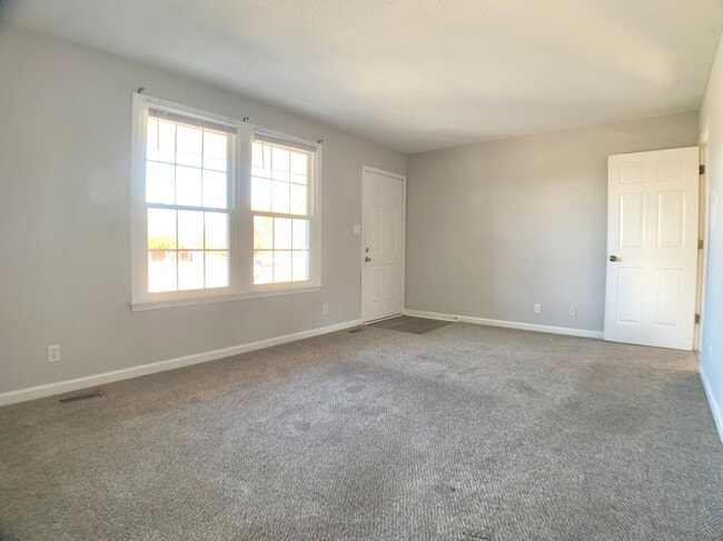 Photo - 102 Nuthatch Cir