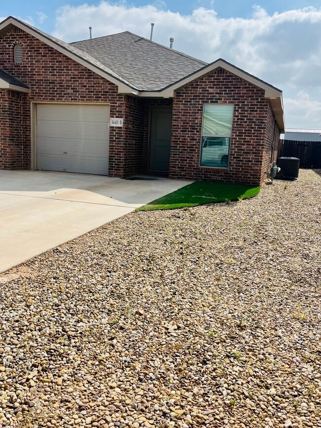Building Photo - Bell Farms - 14412 Unit B