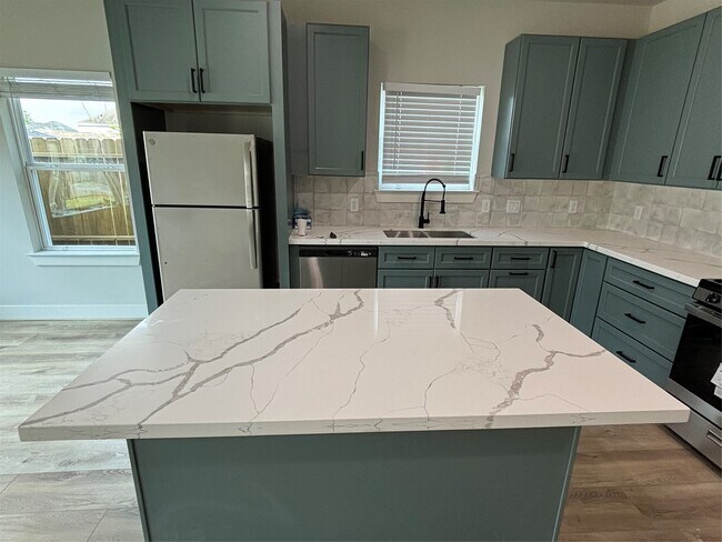 Photo - 3604 Dennis St