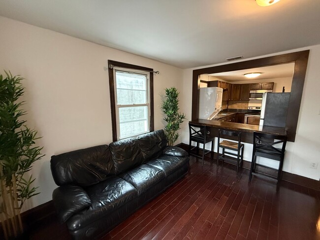 Building Photo - 1533 Cecil B. Moore Ave Unit 2