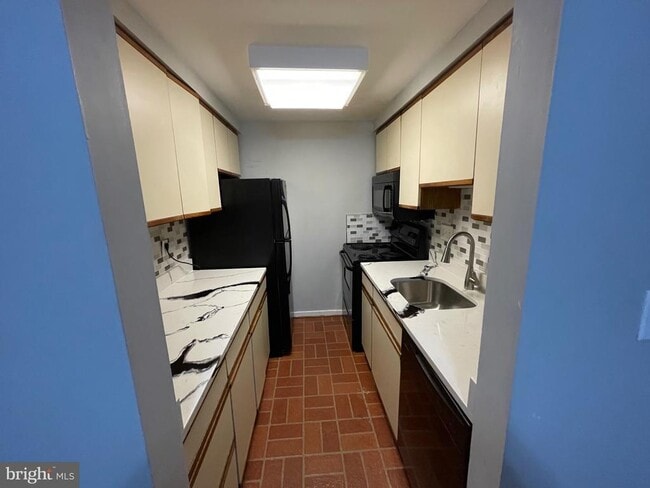 Photo - 9815 Hellingly Pl