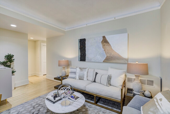 Photo - MARK HOPKINS