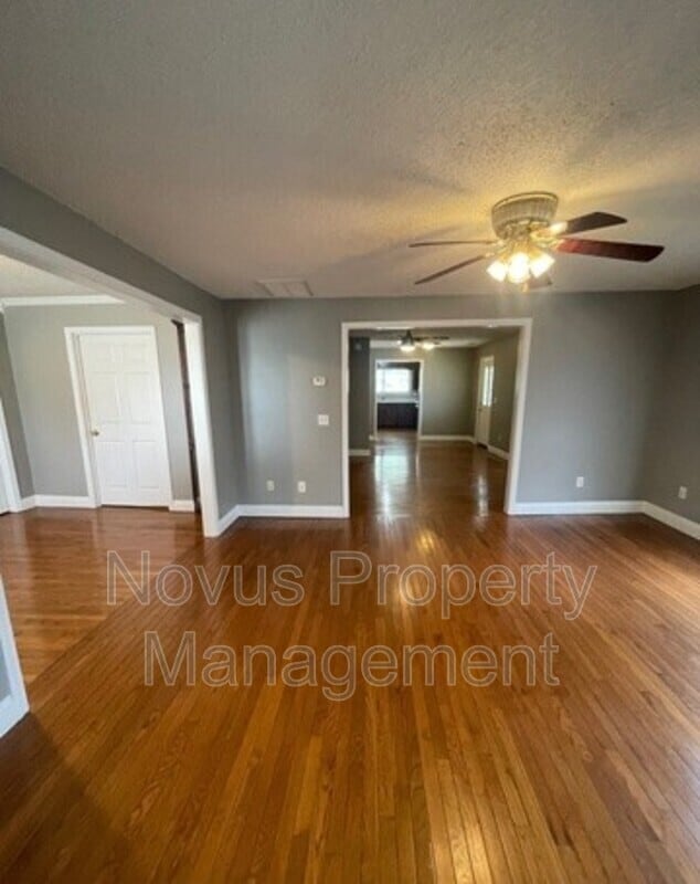 Photo - 102 Lipham St
