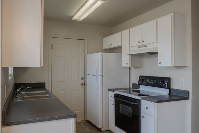 Photo - 5005 Scotch Pine Ave