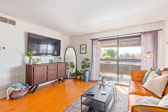 Photo - 3825 E Camelback Rd Unit 237