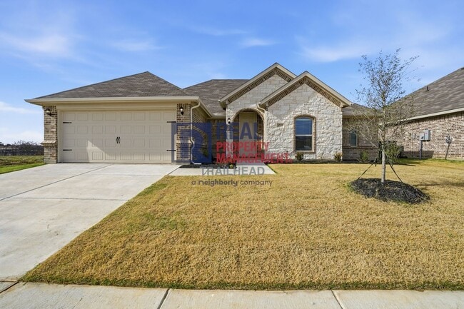 Building Photo - Thoughtfully Designed 4 Bed Home with Elevated Interiors and Lake Views