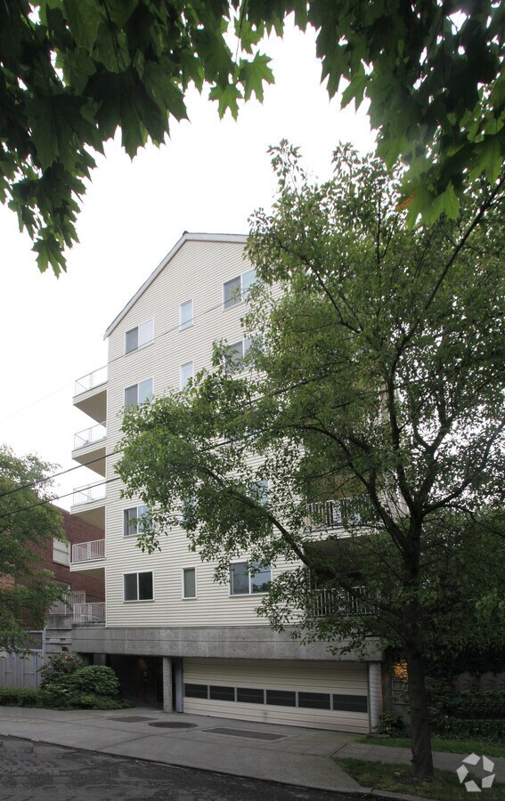 Photo - Broadway Park Apartments