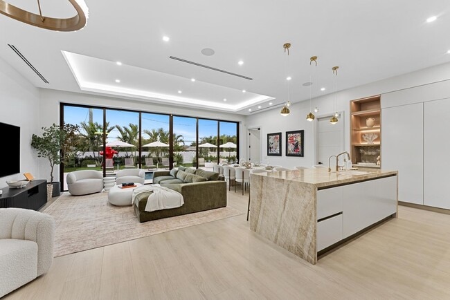 Photo - 220 S Swinton Ave