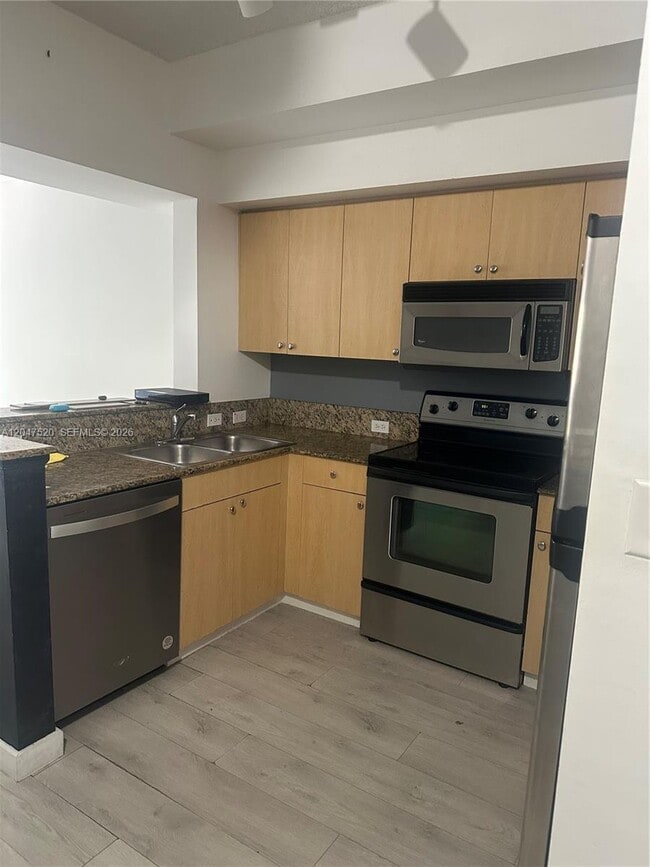 2961 NE 185th St Unit 1618