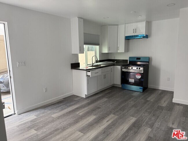 Building Photo - 6642 Irvine Ave Rental