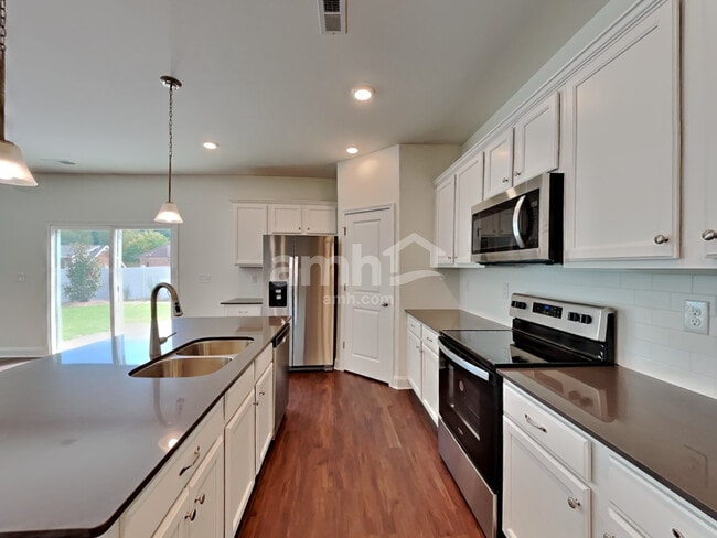 Photo - 560 Rivermist Dr