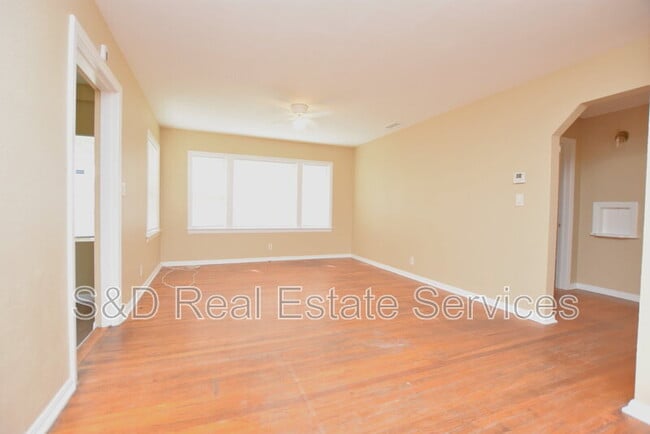 Photo - 738 E Valencia St