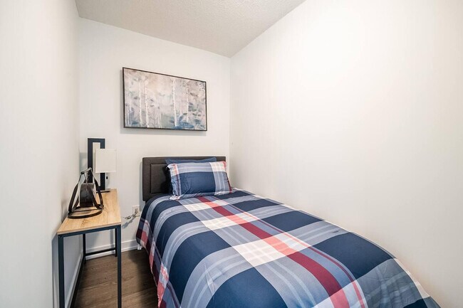 Photo - 462 Front St W Unit ID1037035P