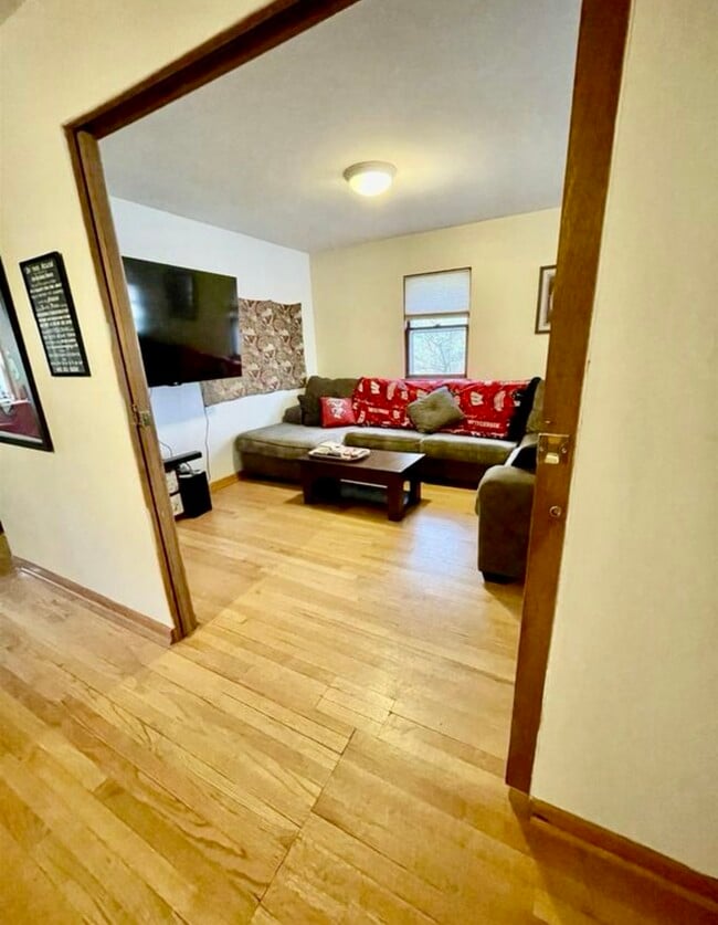 Photo - 1820 Fisher St