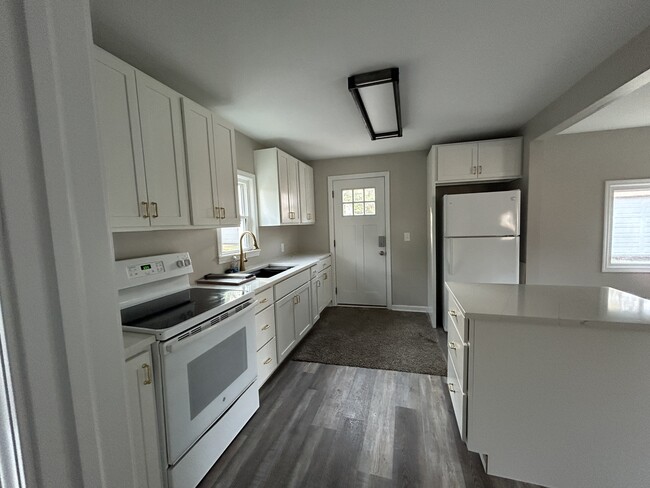Photo - 265 W State St
