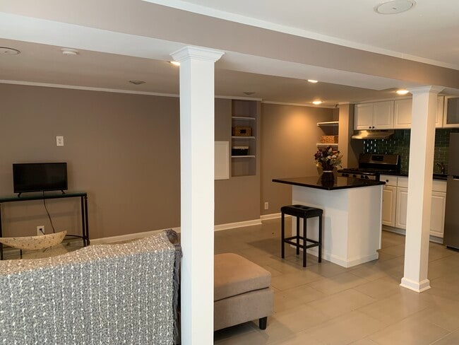 986 Third Ave Unit Studio apartment