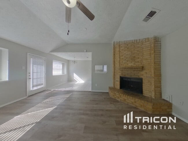 Photo - 2802 N Spring Dr