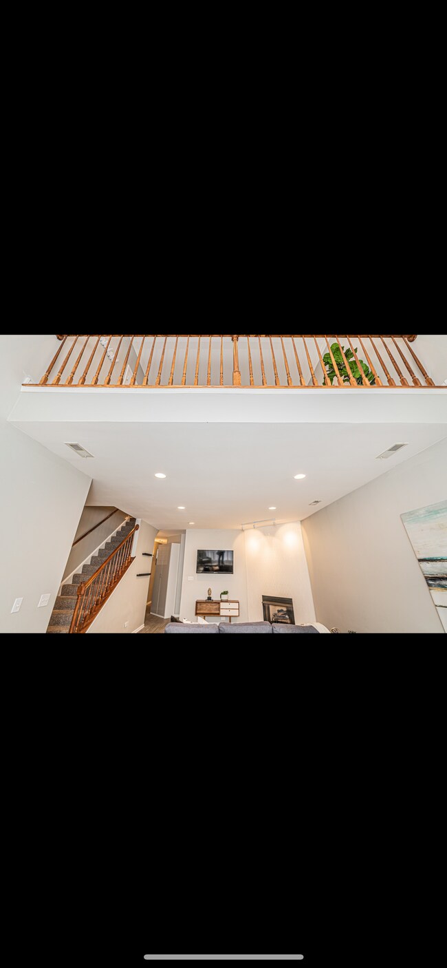 Photo - 825 N Marshfield Ave Unit 1