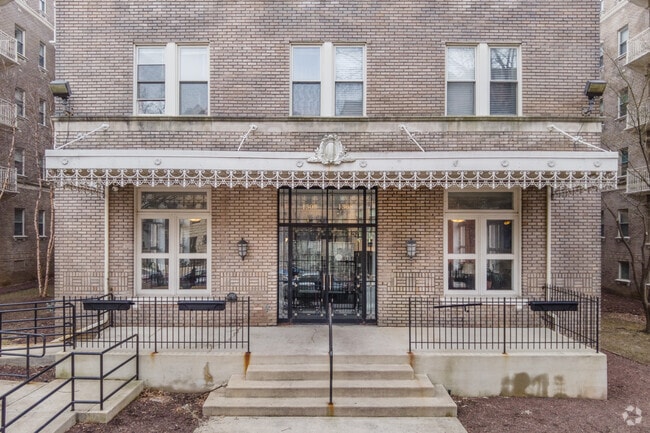 Entrance - Wardman Court