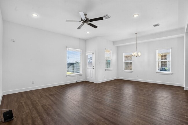 Photo - Beautiful 3-Bedroom Home with Open Floor Plan, Washer & Dryer Included in Conroe