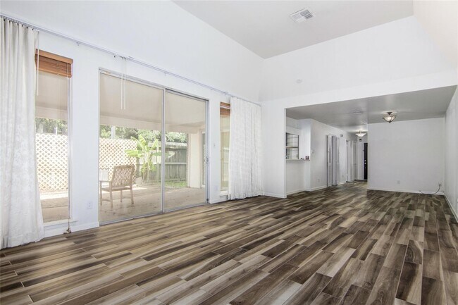 Photo - 4800 Palmetto St