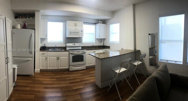 Building Photo - 737 Jefferson Ave Unit 103