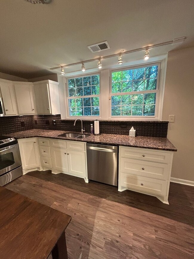 Building Photo - 330 Triplex Unit A