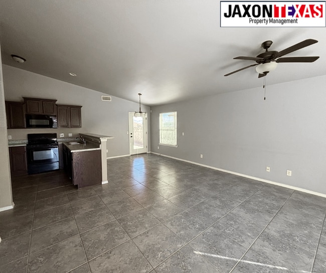 Photo - 5938 Megan St