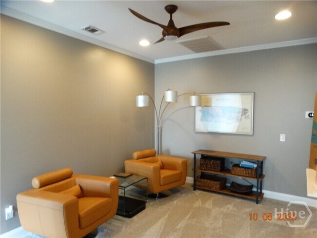 Photo - 323 Lakeview Dr