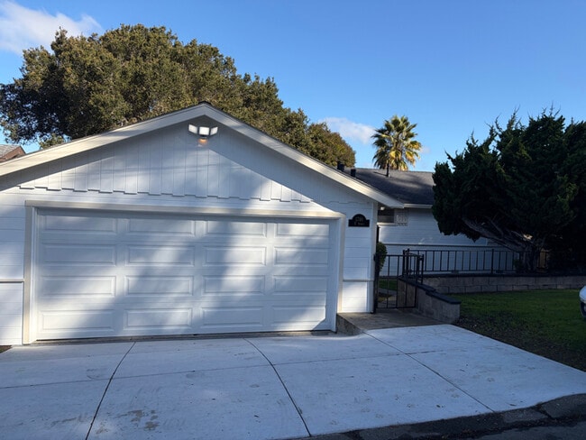 Building Photo - 1746 E St