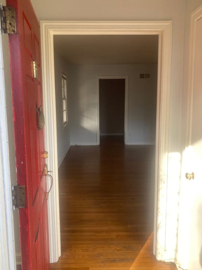 Photo - 130 E 48th St Unidad Main House