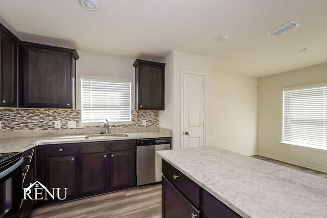 Photo - 123 Palomino Bnd Dr