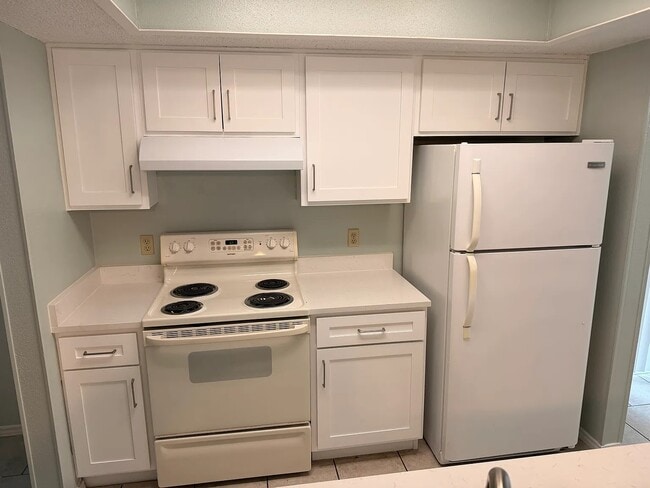 Photo - 13616 Dutch Myrtle