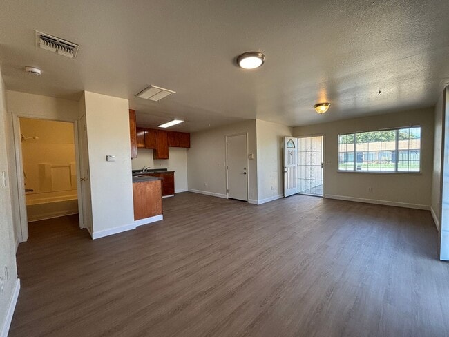 Photo - 6801 Woodbine Ave