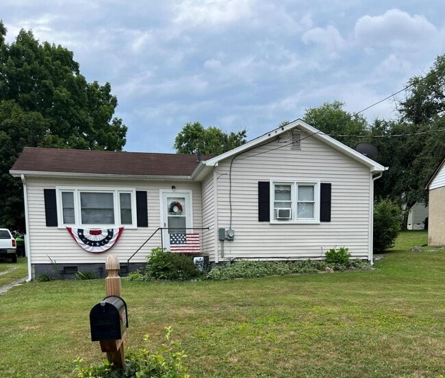 Building Photo - 208 Miller St