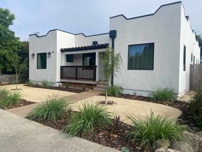 Building Photo - Modern Spanish Bungalow Steps from Downtow... Rental