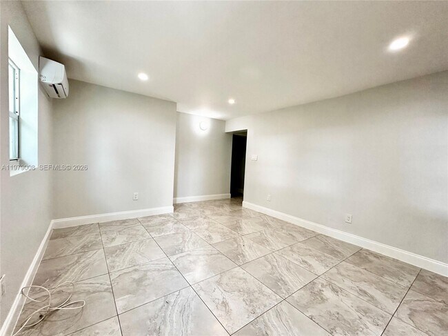 Photo - 1279 NE 40th Pl Unit 3
