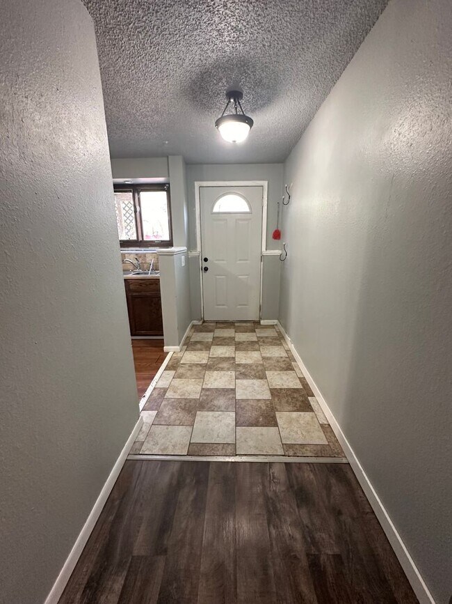 502 4th Avenue Apartment Unit Lower Mandan, ND