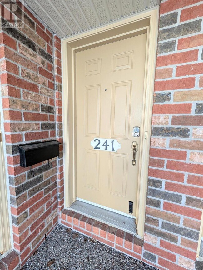 Photo - 241 Keltie Private