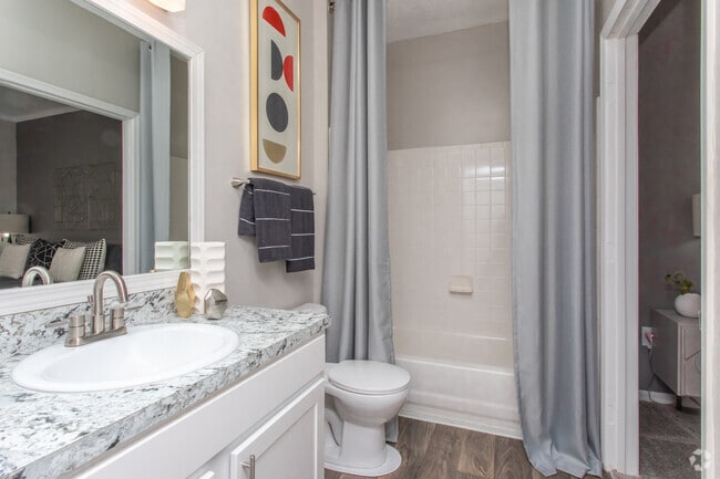 2BR, 2BA - 1114SF