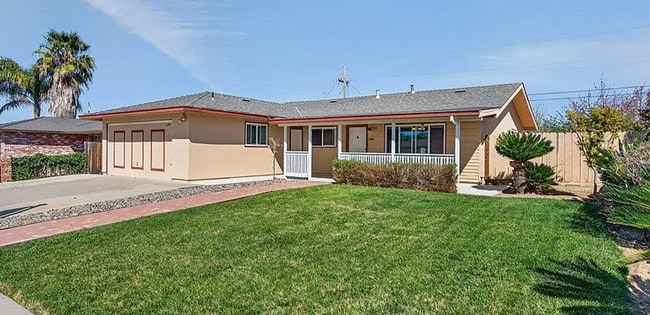 Building Photo - 3 bedroom 2 bath house- Coming Soon