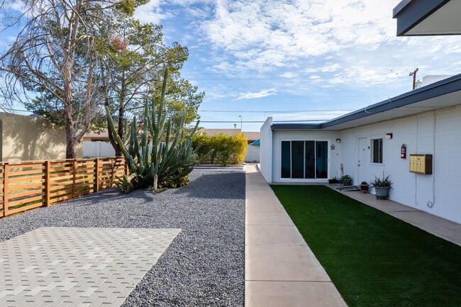 Photo - Ocotillo Point (1712-1724 E Ocotillo Rd)