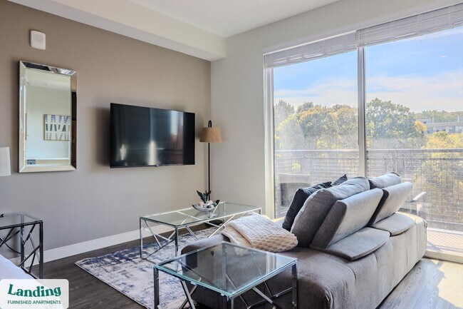 Photo - 210 E Green St Unidad 716.1410573