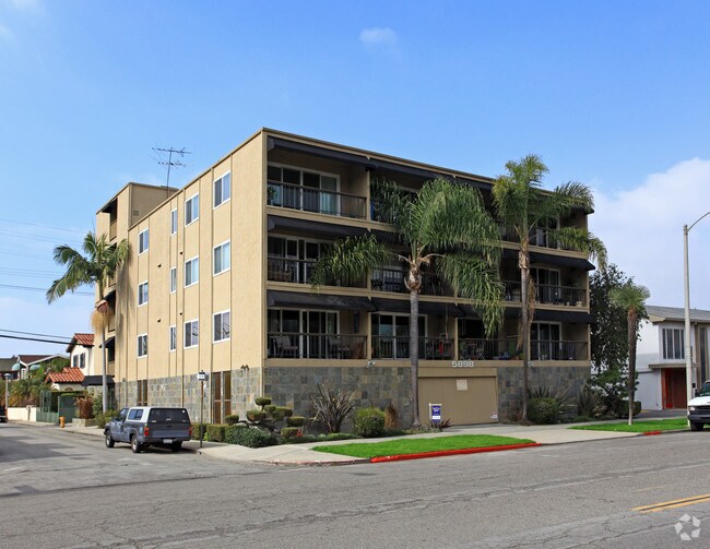 Naples Plaza - Naples Plaza Apartments