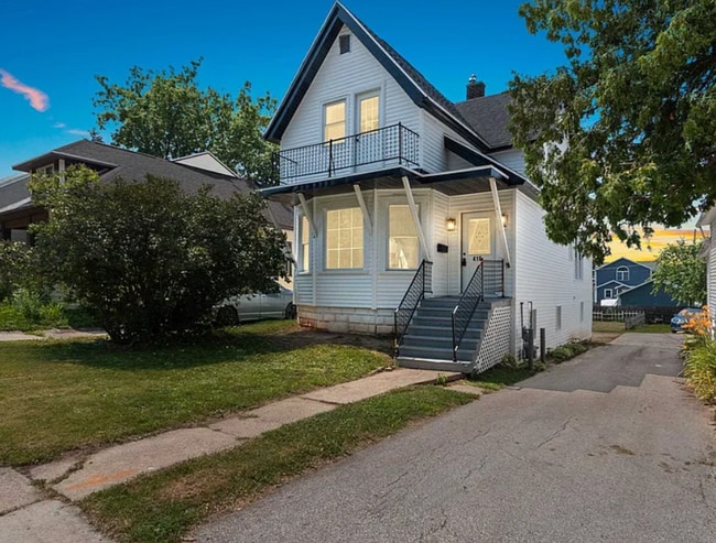 Building Photo - 4 Bedroom Single Family Home Available - G...