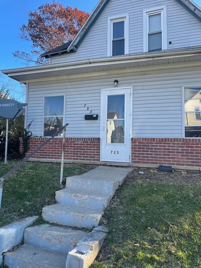 Building Photo - 723-725 S 5th- HBS Unit 723 S 5th Street