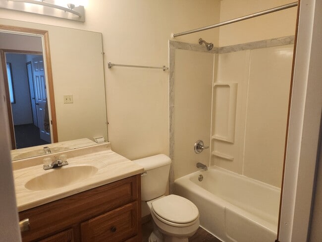 Photo - 2012 MacArthur Rd